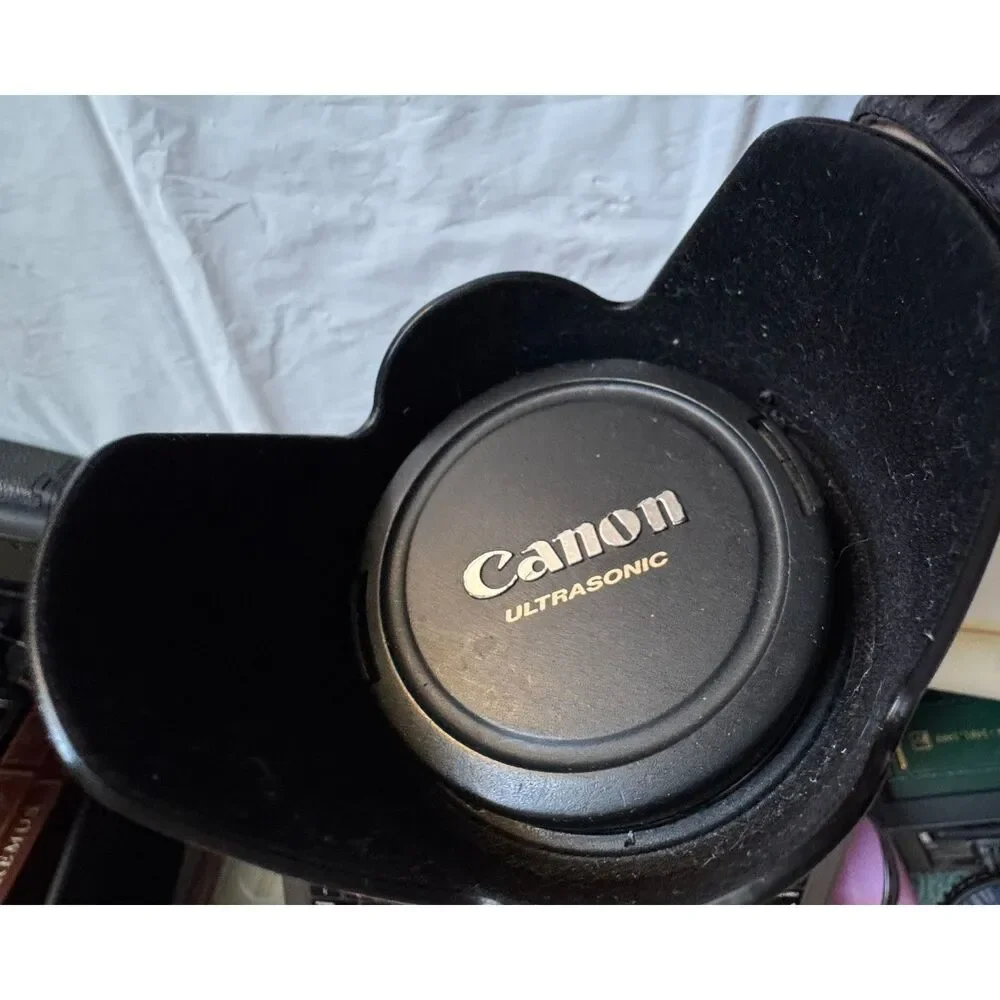 Canon EF 28-135mm f/3.5-5.6 IS USM Lens w/ Canon Hood Caps Made Japan